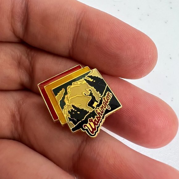 Washington Enamel Pin Mountains Deer State Travel Souvenir Red Lapel Pin Small - Picture 2 of 6